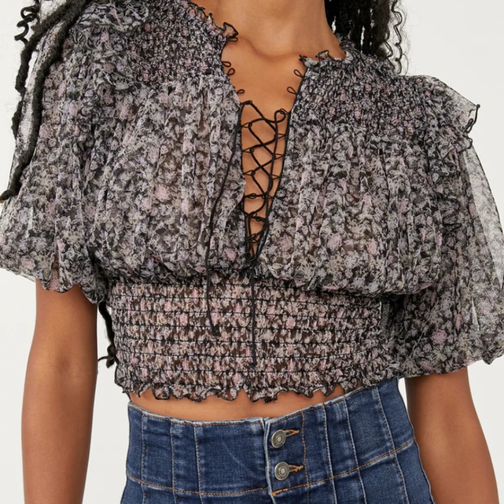 Free People Beatrice Smocked Floral Top in blk combo sz sm
